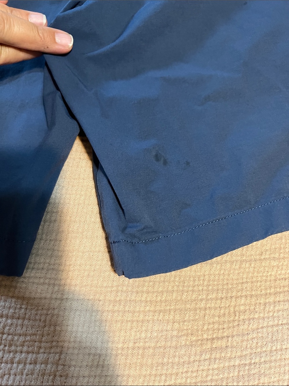 Vineyard Vines On the Go Men's Navy Flat-Front Shorts - Picture 8 of 10